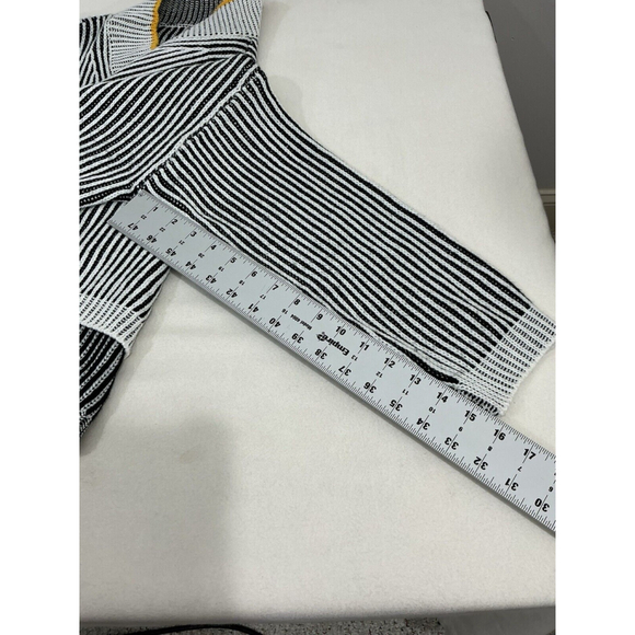 Womans Shein Large Black White V Neck Pullover Over Size Crop Sweater - Picture 8 of 9